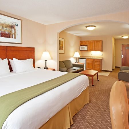 Holiday Inn Express Hotel & Suites Bay City By Ihg Екстер'єр фото