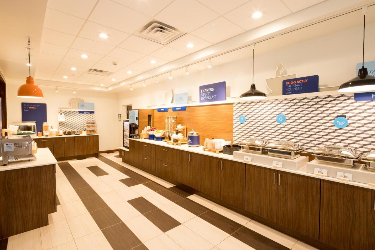 Holiday Inn Express Hotel & Suites Bay City By Ihg Екстер'єр фото